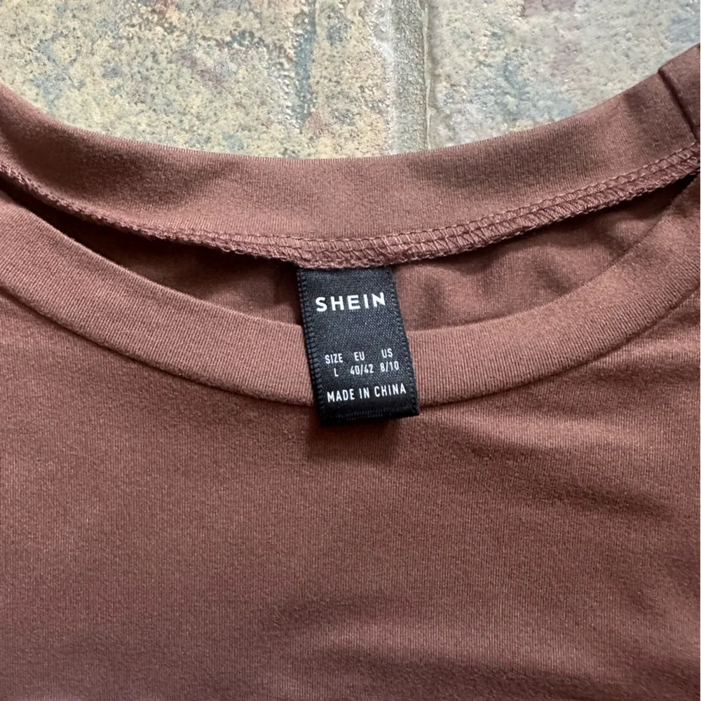 cropped brown cowgirl shirt with short sleeve - Picture 3 of 4